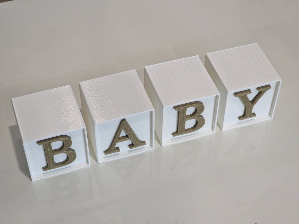 Kirjainkuutiot "BABY" - pikkumeea