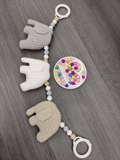 Vaunulelu kolme norsua (vaaleanharmaa / beige / valkoinen) 42 - 46 cm - pikkumeea