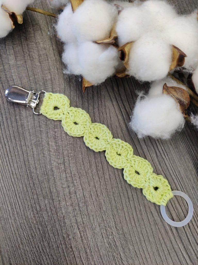 Virkattu tuttinauha (eri värejä) - pikkumeea