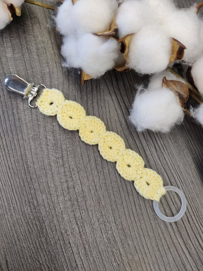 Virkattu tuttinauha (eri värejä) - pikkumeea