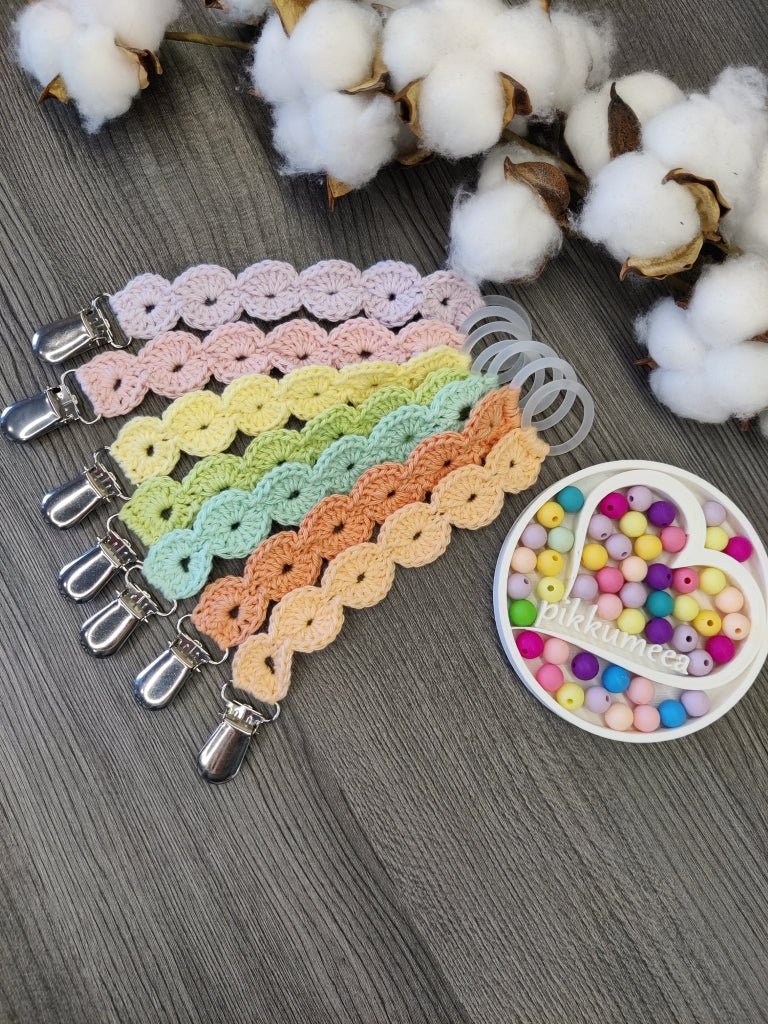 Virkattu tuttinauha (eri värejä) - pikkumeea