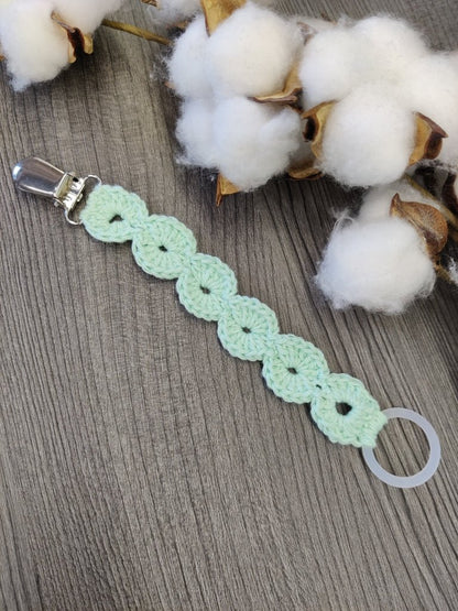 Virkattu tuttinauha (eri värejä) - pikkumeea